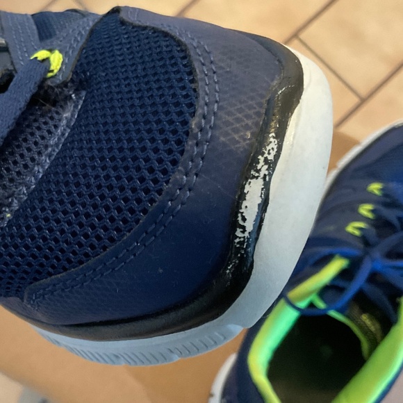 Sketchers boys runners - size 3Y - Picture 8 of 9